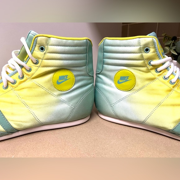 Nike RETRO Style Hijack Mid Women’s High Top Trainers Size US 7.5 RARE!! - Picture 2 of 15
